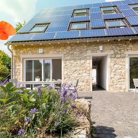 Traumhaus Mit „park“: Landidylle Mitten Im Zentrum *