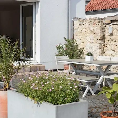 Traumhaus Mit „park“: Landidylle Mitten Im Zentrum *